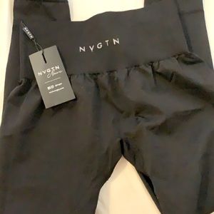 Black seamless leggings